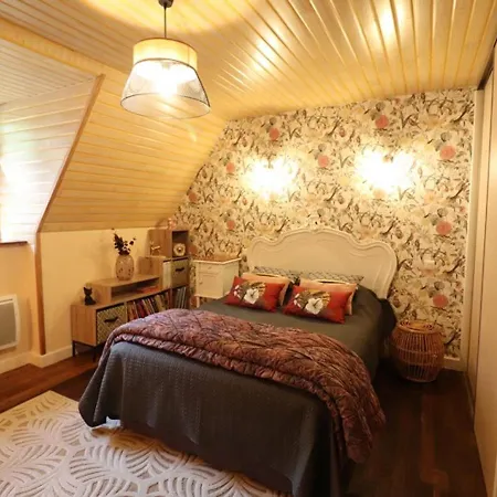 Maison De Caractere Renovee Avec Jardin Clos, Cheminee, Et Animaux Acceptes A - Fr-1-742-322